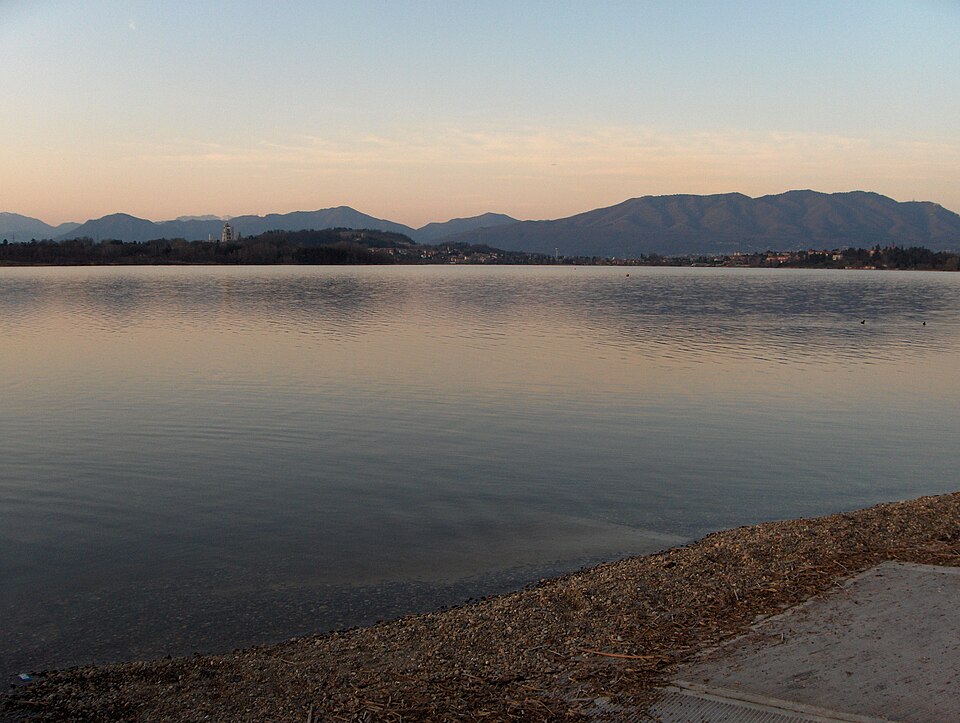 Lago di Comabbio — Campeggio Varano Borghi