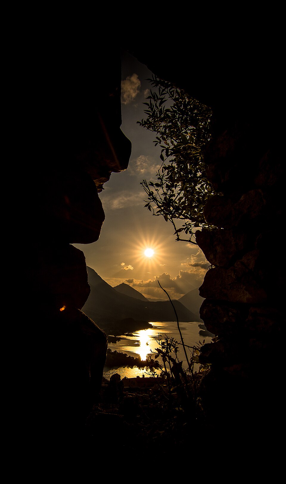 Lago di Barrea — Antistante Localita' Colle Ciglio