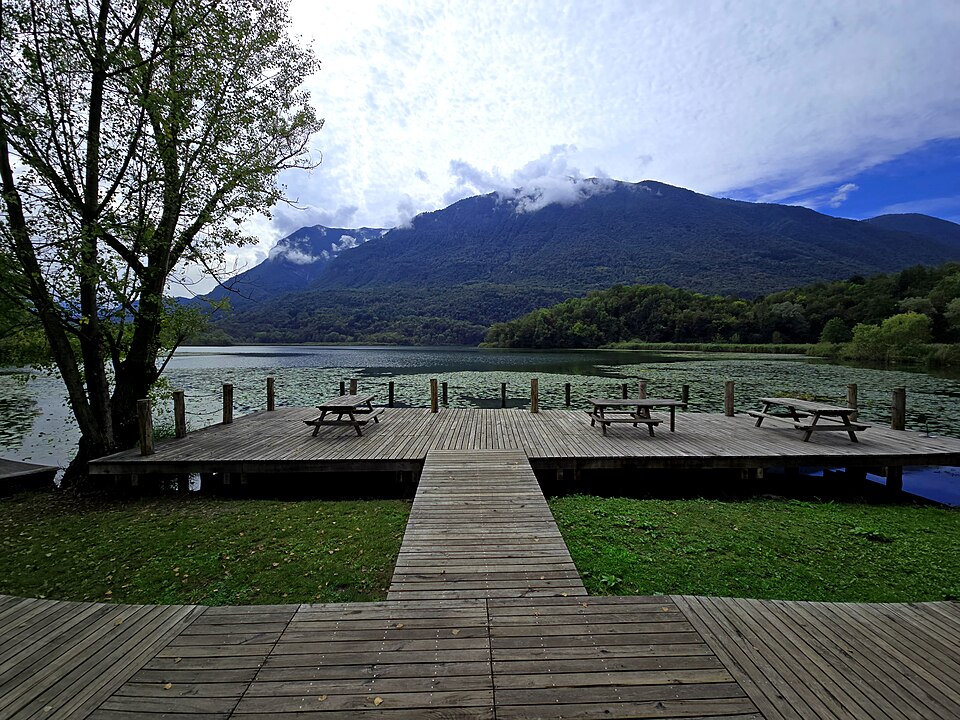 Lago di Piano — Spiaggia Di Carlazzo