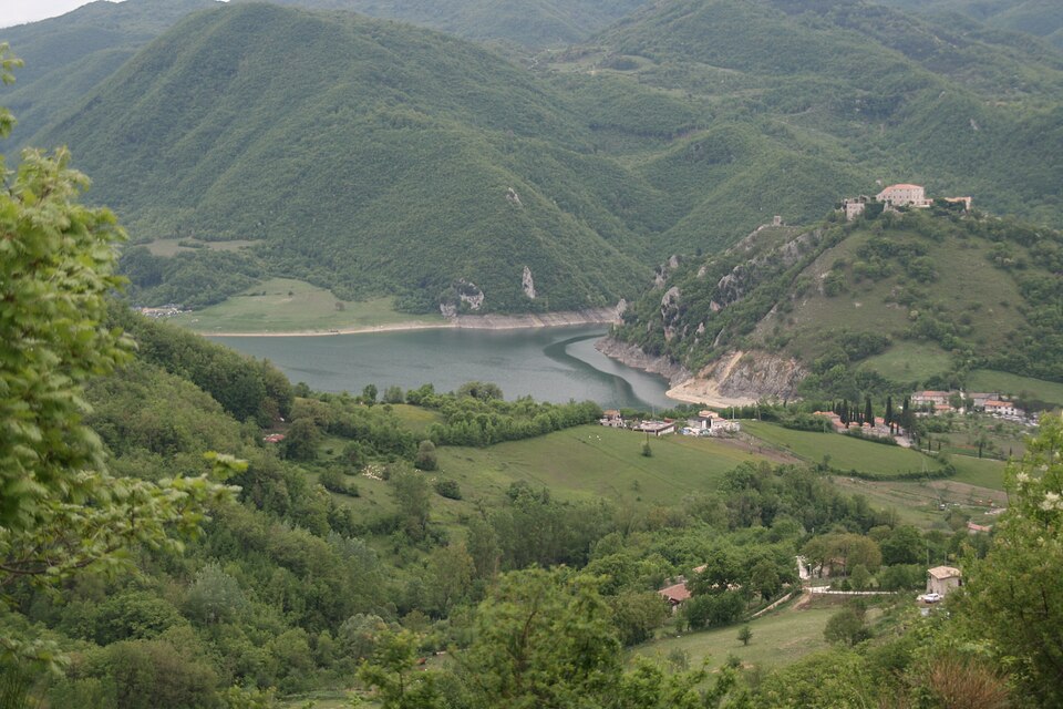 Lago del Turano — Spiaggia Campeggio