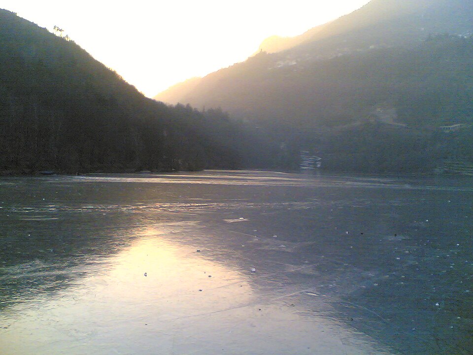 Lago Moro — Tra Banchina E Roccione