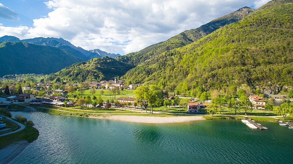 Lago di Ledro — Spiaggia Libera Albergo Piscina