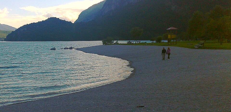 Lago di Bior — Spiaggia Camping Molveno