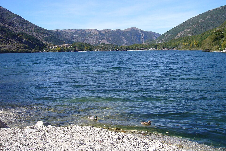Lago di Scanno — Antistante Localita' Acquaviva